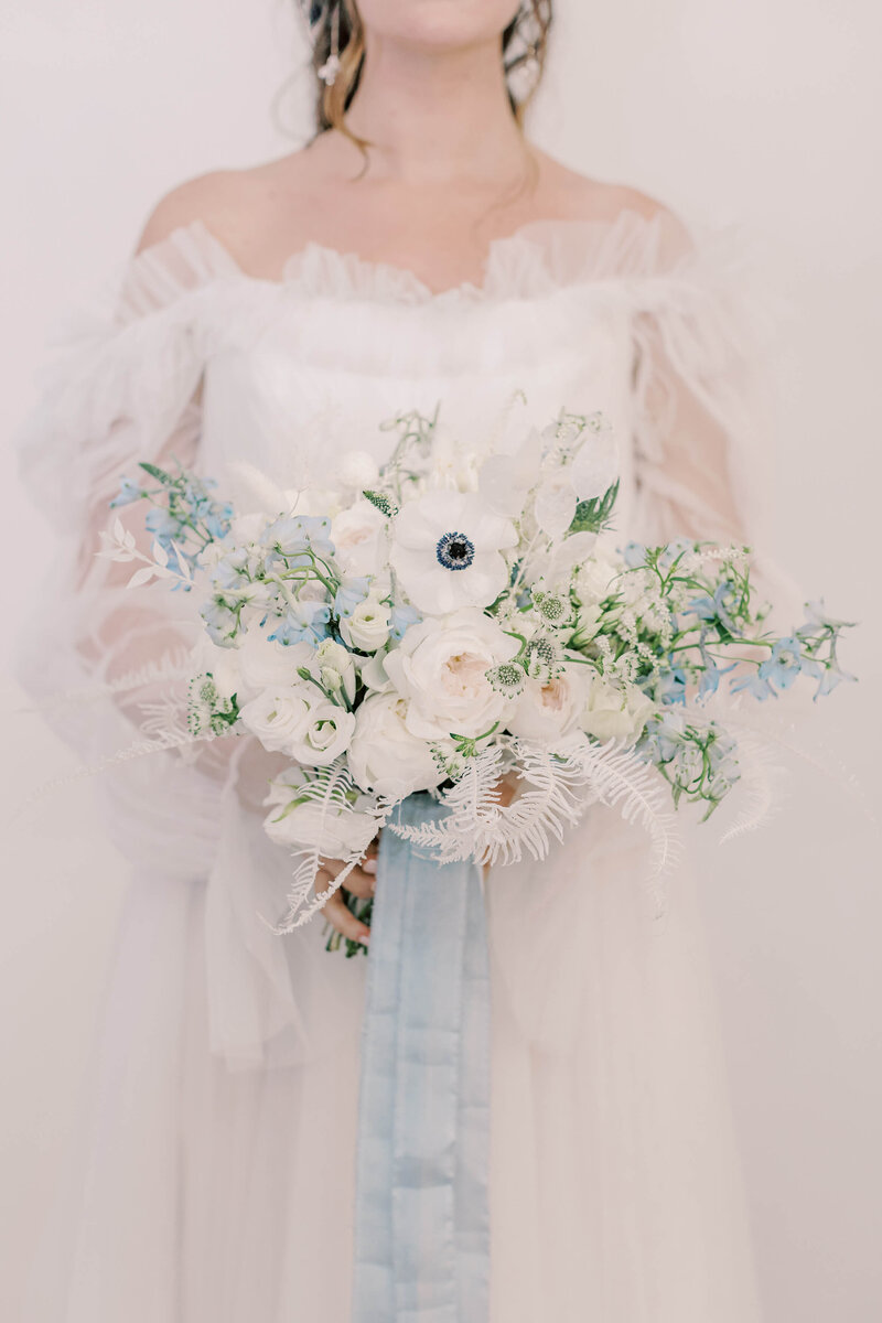 Winter Wedding at Chateau Saint-Joseph - Jeanette Merstrand Photography - Victoria Engelen Flowers_0097
