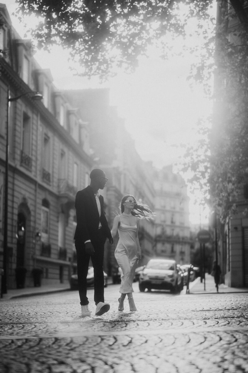bride and groom walking in paris modern wedding photography