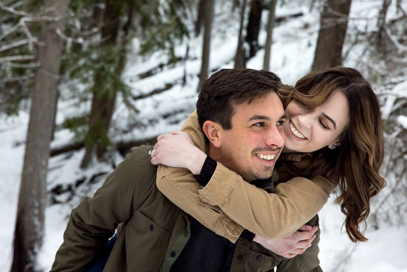 winter-couple-hug-outdoor-portrait-engagement-coeur-dalene