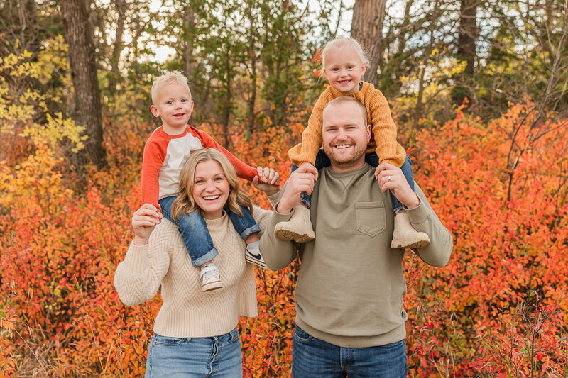 2024 krystal-moore-photography-moose-jaw-fall-family-session-with-orange-leaves-4