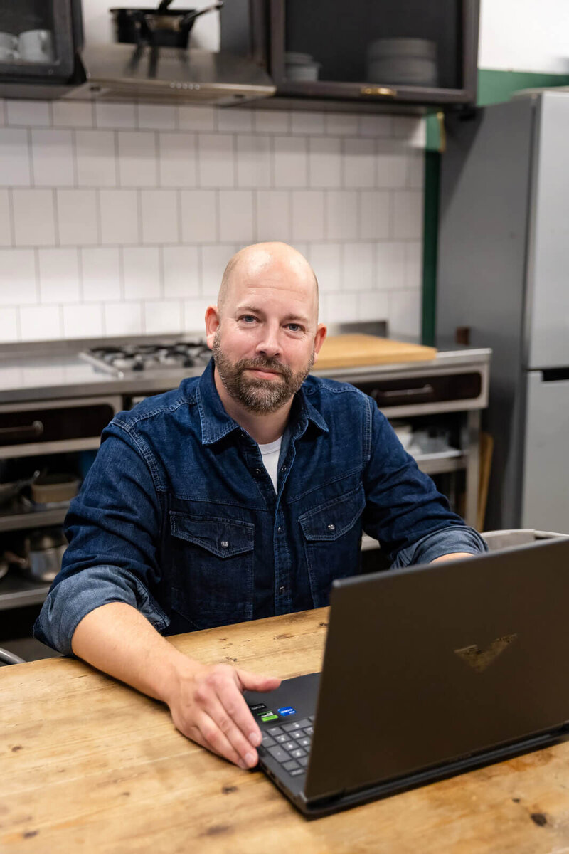 Studio Paoline Kruijssen - portfolio zakelijke personal branding fotografie - Roland NIelen Consultancy - 48