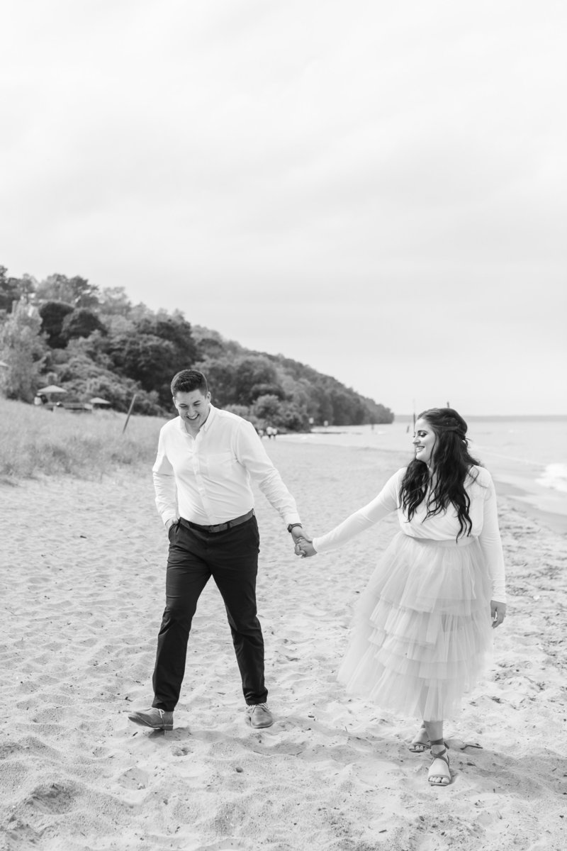 atwater-beach-engagement-milwaukee-the-paper-elephant-009