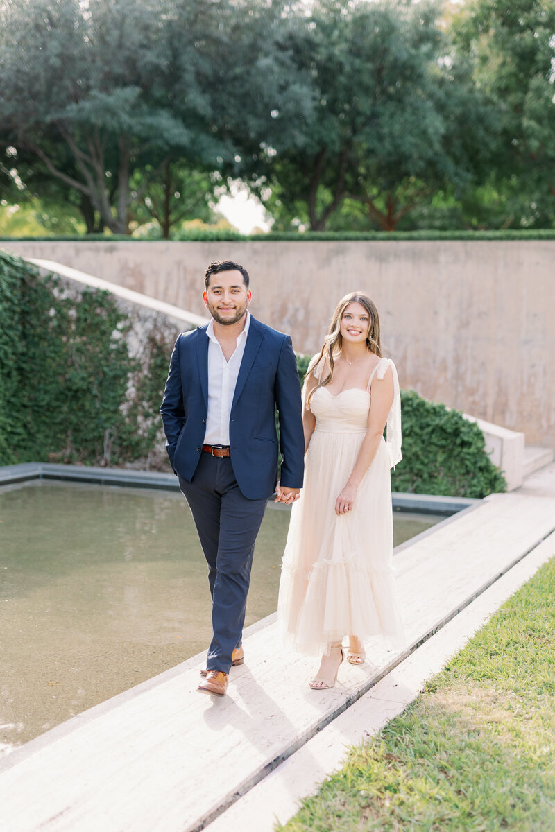 Fort-Worth-Kimbell-Art-Museum-Engagement-Session-Chirstian-Wedding-Photographer-Kortney-Boyett16