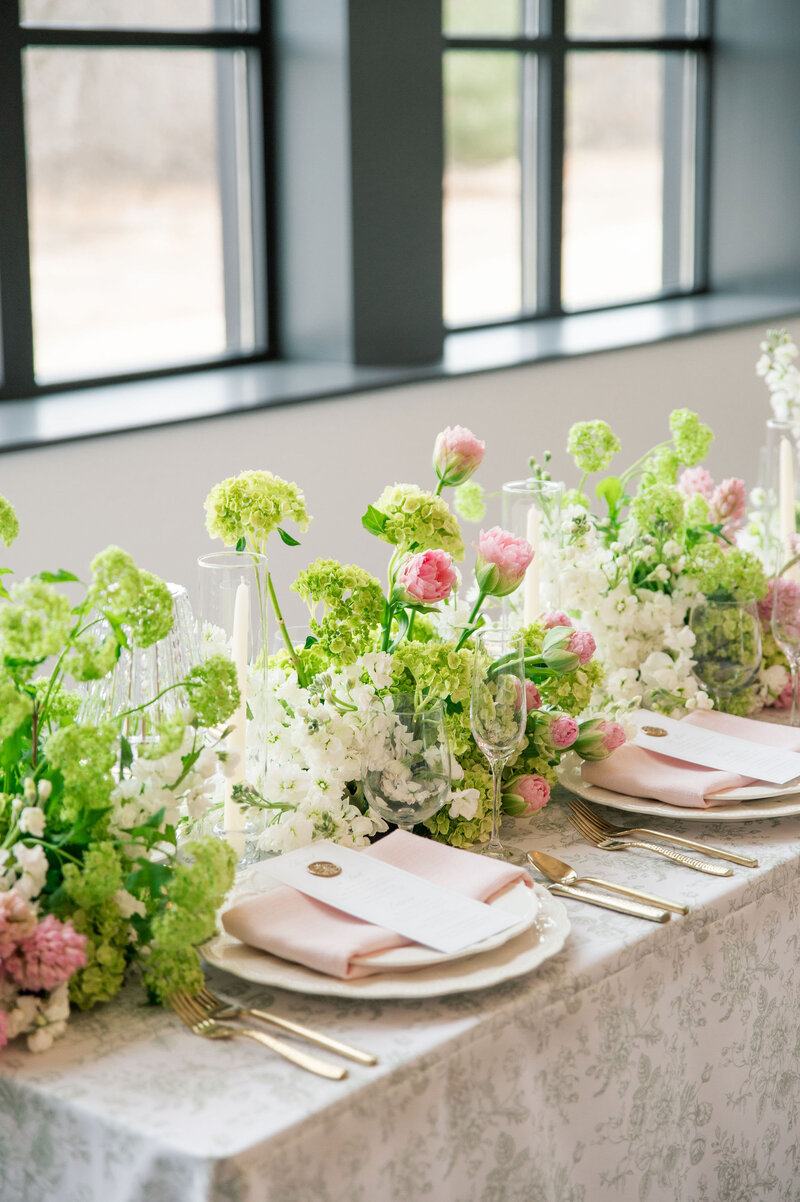 tablescape at white and sable wedding venue