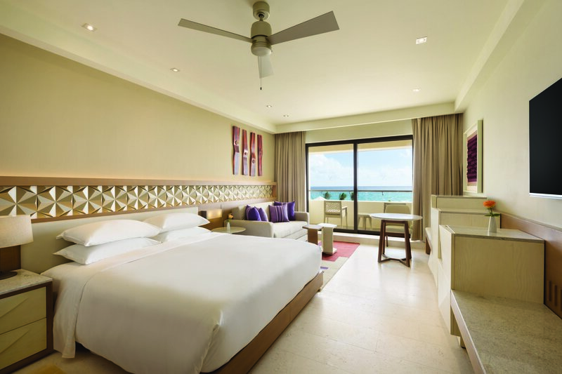 Hyatt-Ziva-Cancun-Club-Ocean-Front-King-Room