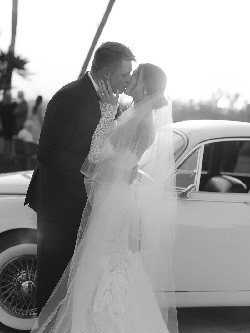 Autumn-Maximalist-Wedding-with-rich-tones-blue-velvet-draping-Ashley-Ludaescher-Photography-Vanessa-Noel-Events-0107