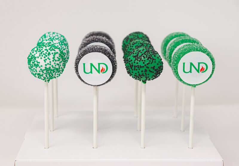 bakery - cakes - cake pops -north dakota -288