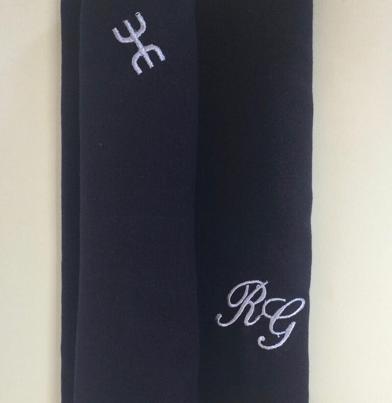 Chèche sigle Amazigh NOIR-Broderie Grise