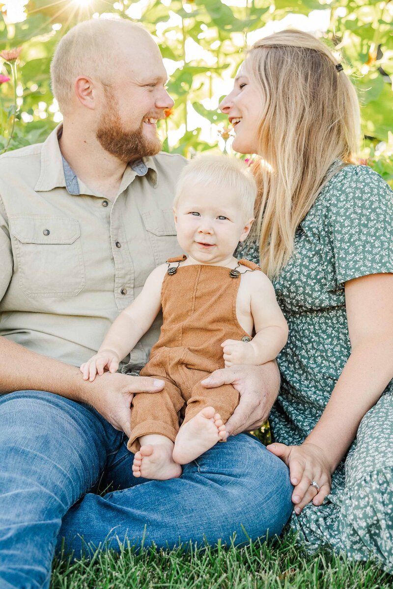 One year milestone session, family photography session milwaukee, Wisconsin, goldenhour photoshoot