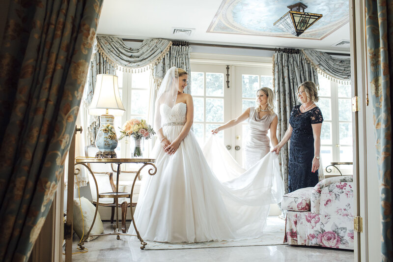 The Inn at Barley Sheaf | Bride Getting into Dress with Mom and Sister in Bridal Suite | Holicong, Pennsylvania