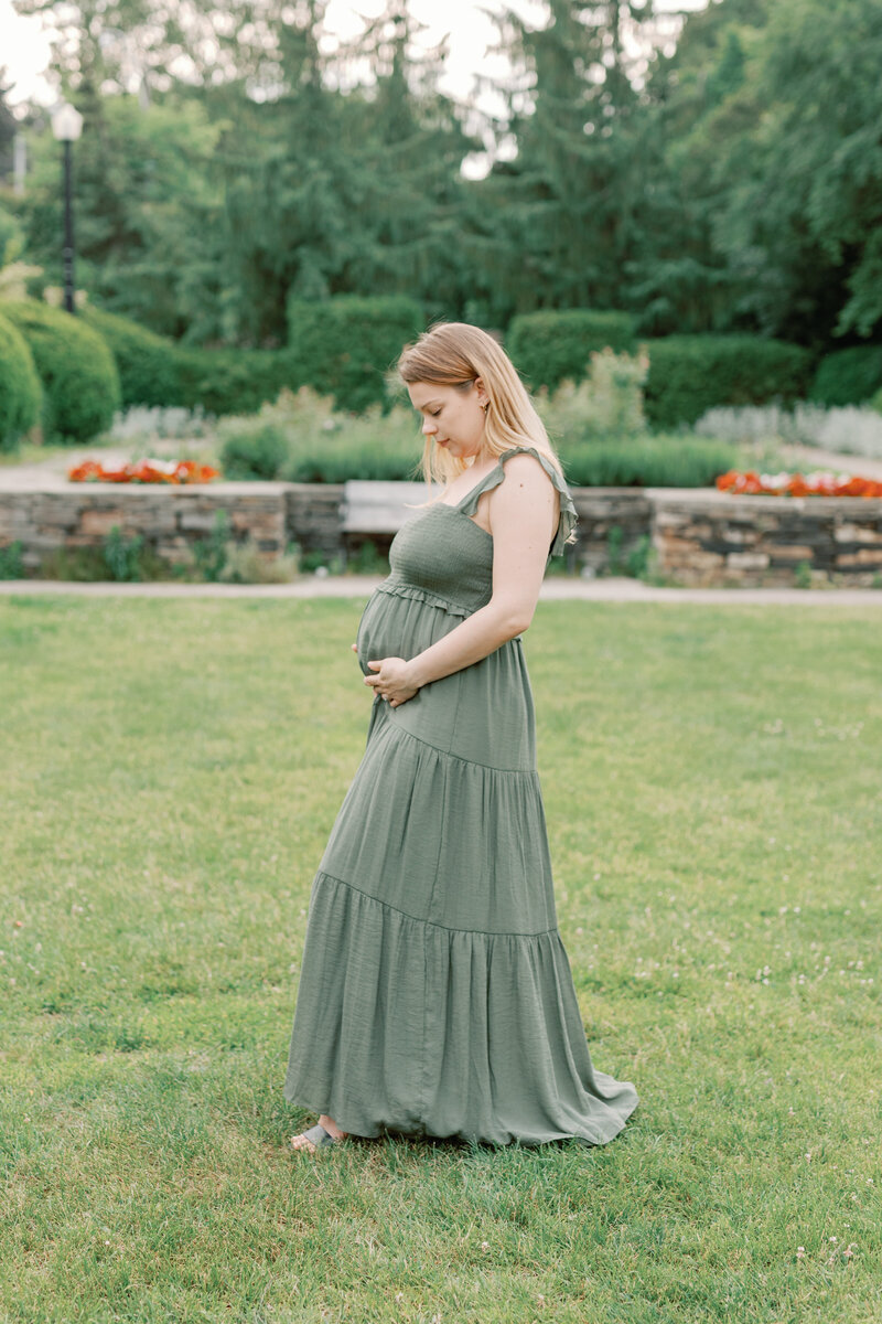 Nicole+StevenMaternity-AlexanderMuirGardens-9779