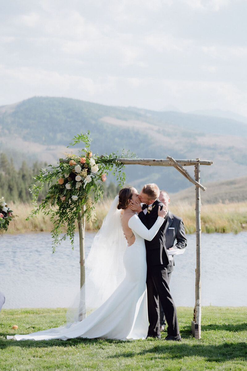 First kiss by Colorado Wedding photographer