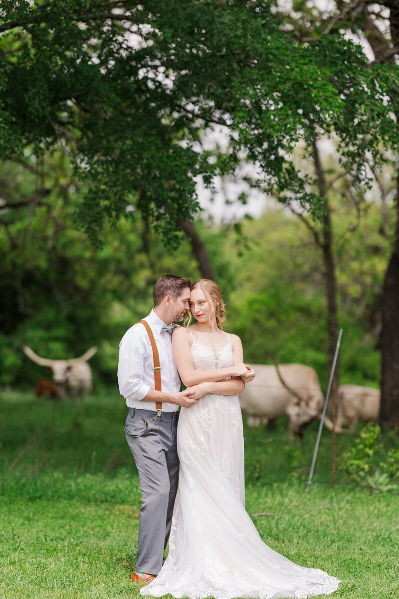 Groom-holding-bride-from-behind-smiling