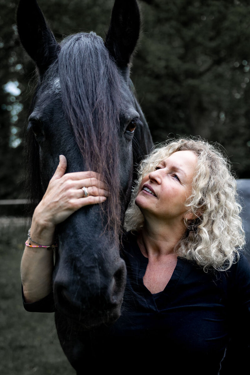 Coach Monique helpt samen met haar jongeren meer inzicht te krijgen.