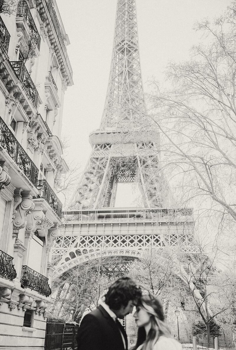 vintage nostalgic paris elopement wedding couple photo shoot photographer eifel tower