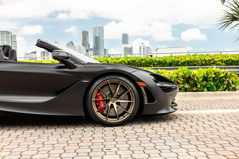 mclaren-720s-spider-convertible-black-for-rent-in-miami-007