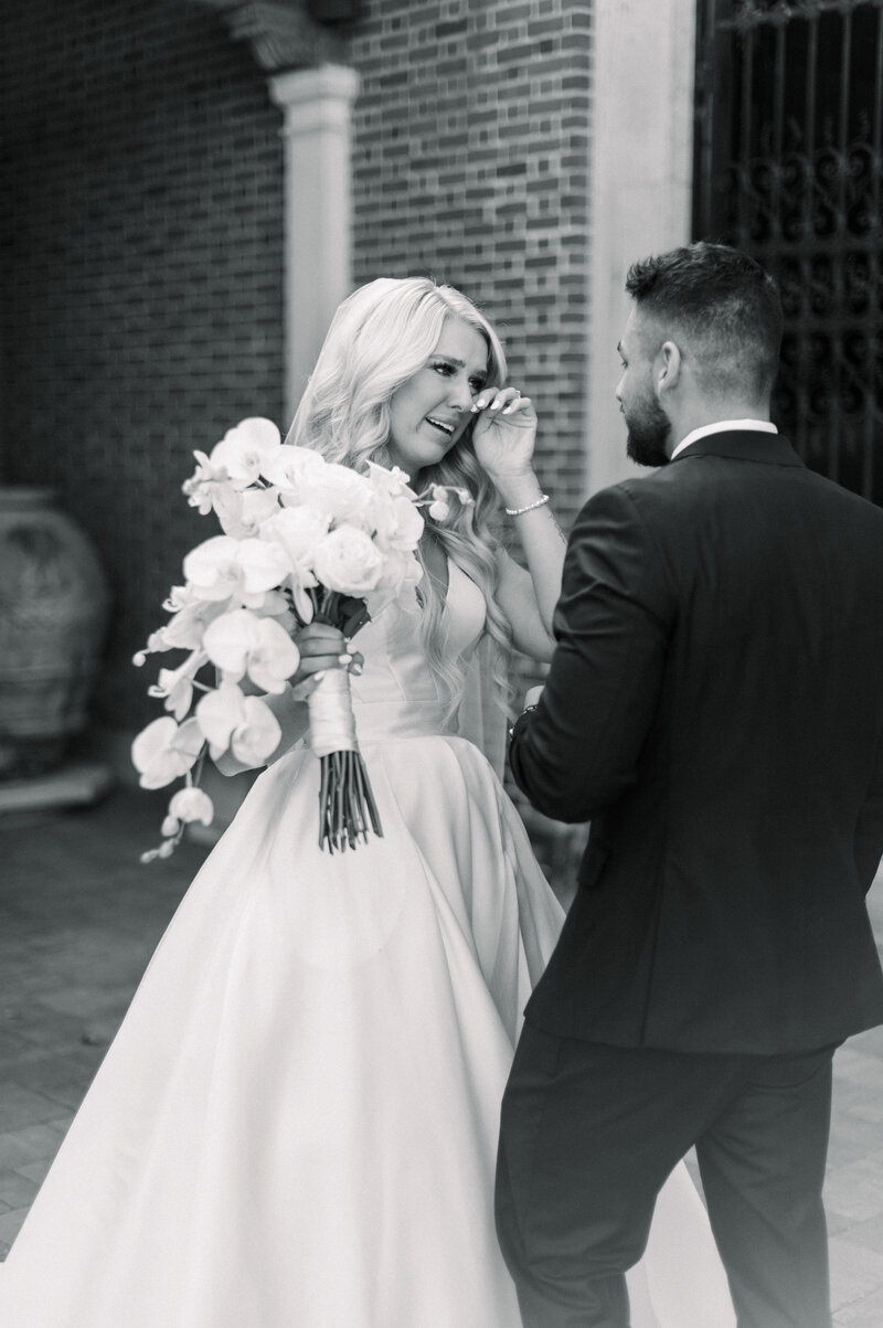 sarah-elizabeth-studio-ohio-wedding-photographer-dayton-art-institute-hardy-wedding-first-look-groom-35