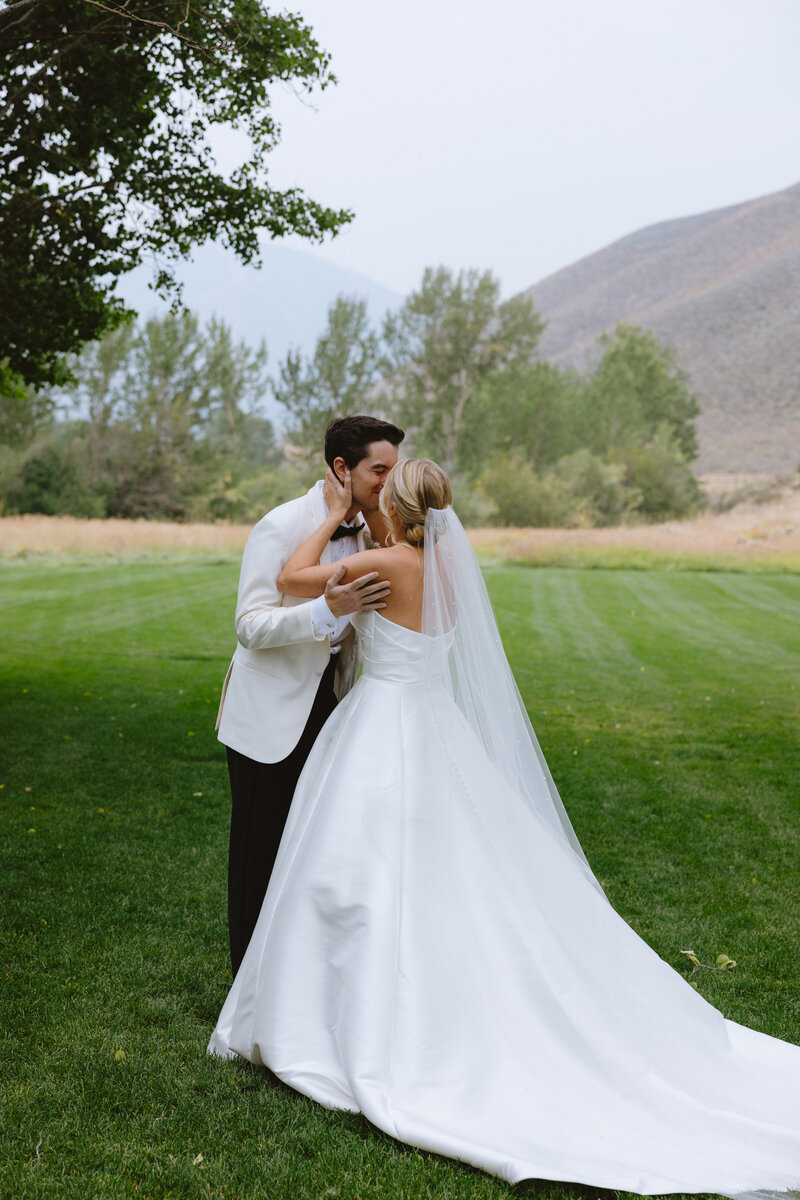 trail-creek-cabin-colorful-sun-valley-wedding-first-look-47