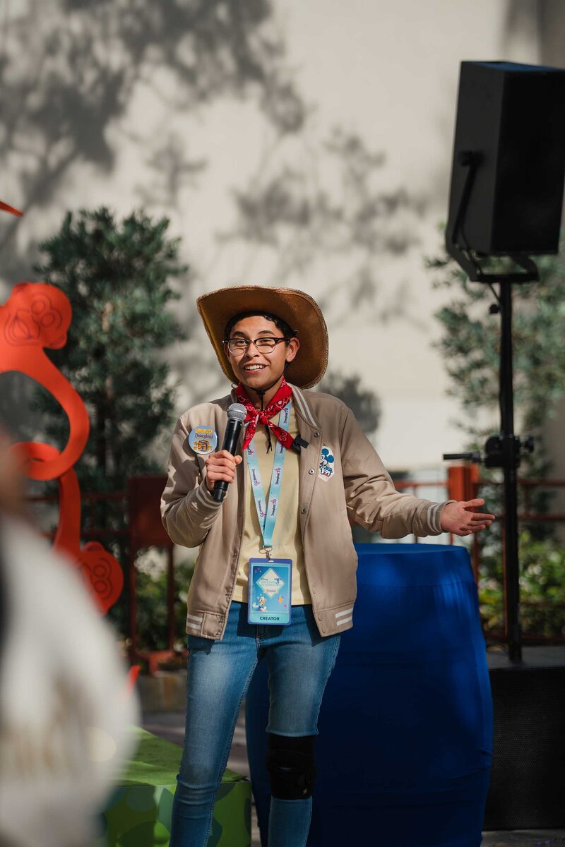 Host-of-Disneyland-x-YouTube-Creator-Collective-_-Jenny-Hoyos