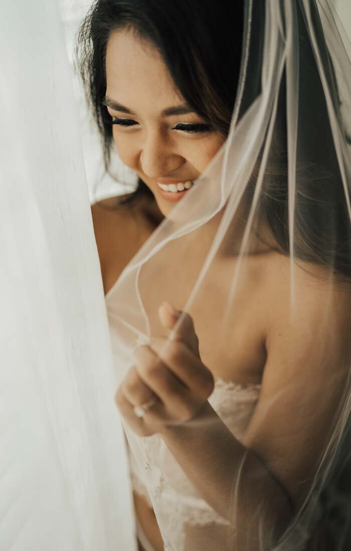Bridal-Boudoir-Session-with-Wedding-Veil