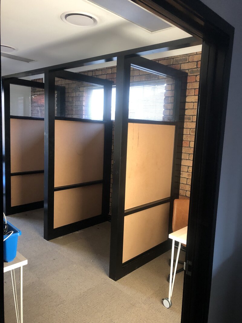 Office cubicles featuring privacy panels and glass dividers, tailored for functionality and design.