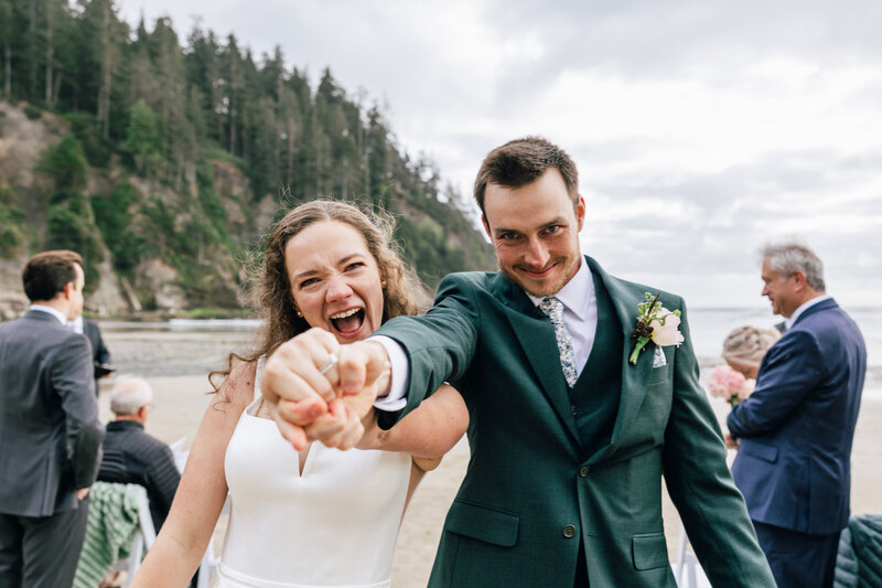 An Oregon Coast micro wedding with family, forests & ocean views at Short Sands Beach.