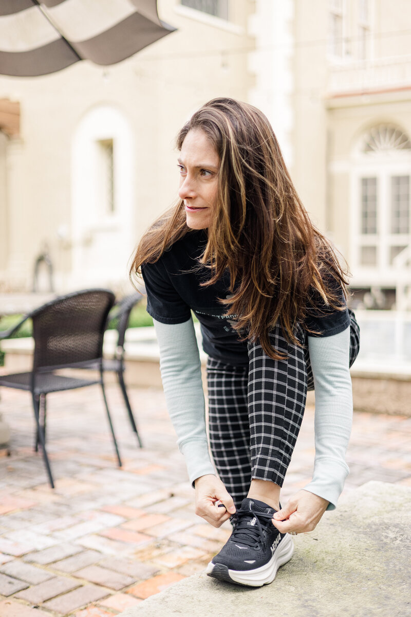 Brand photography photo ideas with a woman and a coffee shop posing next to the bar