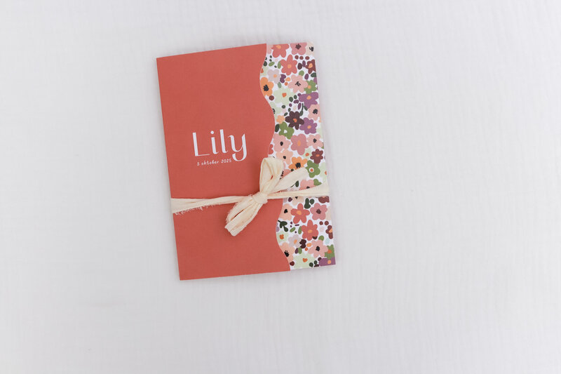 Uniek-geboortekaartje-met-golfijn-en-bloemetjes-Lily-17