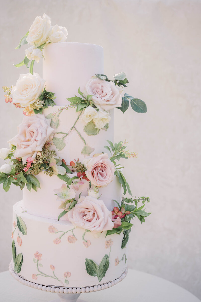 newport film photographer floral cake at mansion wedding in rhode island captured on film 