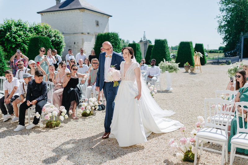 Morgane Ball Photography Chateau de Vitry-la-Ville Lovely Instants wedding planner Flexprod Bertacchi traiteur ceremony