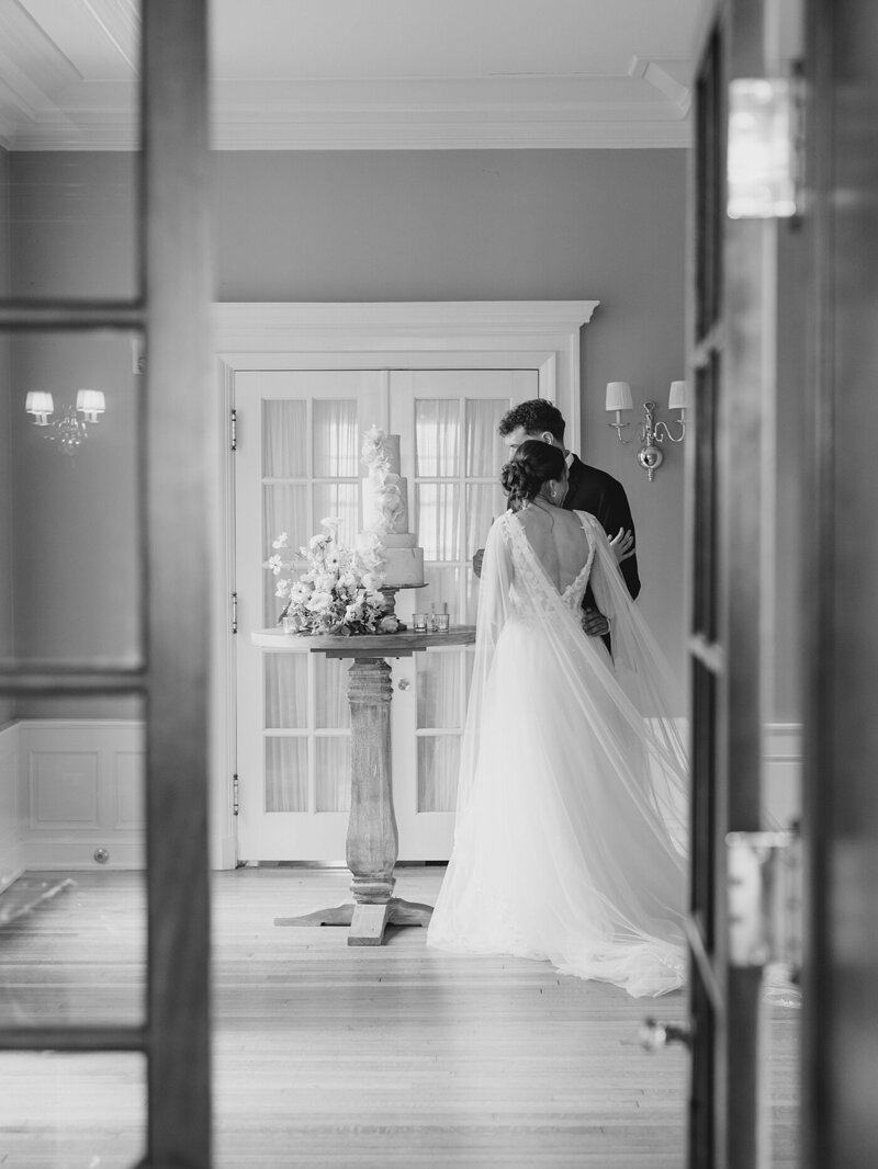 bride and groom kissing outside the ohio state house taken by ashleigh grzybowski cincinnati ohio wedding photographer