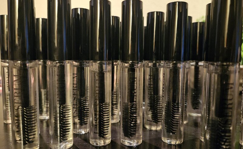 Wij presenteren met trots ons eigen wimperserum voor maar €9.95, verrijkt met 100% pure oliën voor jouw perfecte wimperlook.