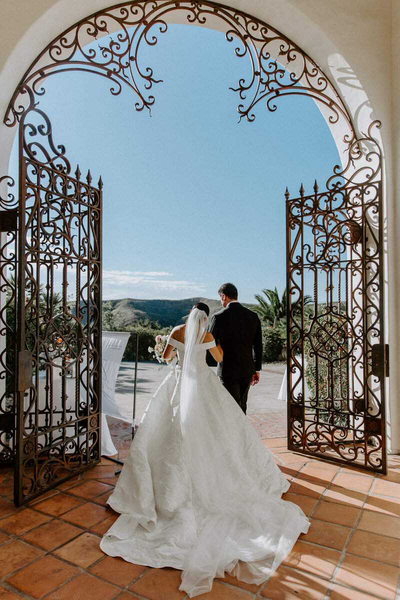 Hummingbird Nest Ranch Wedding Photographer