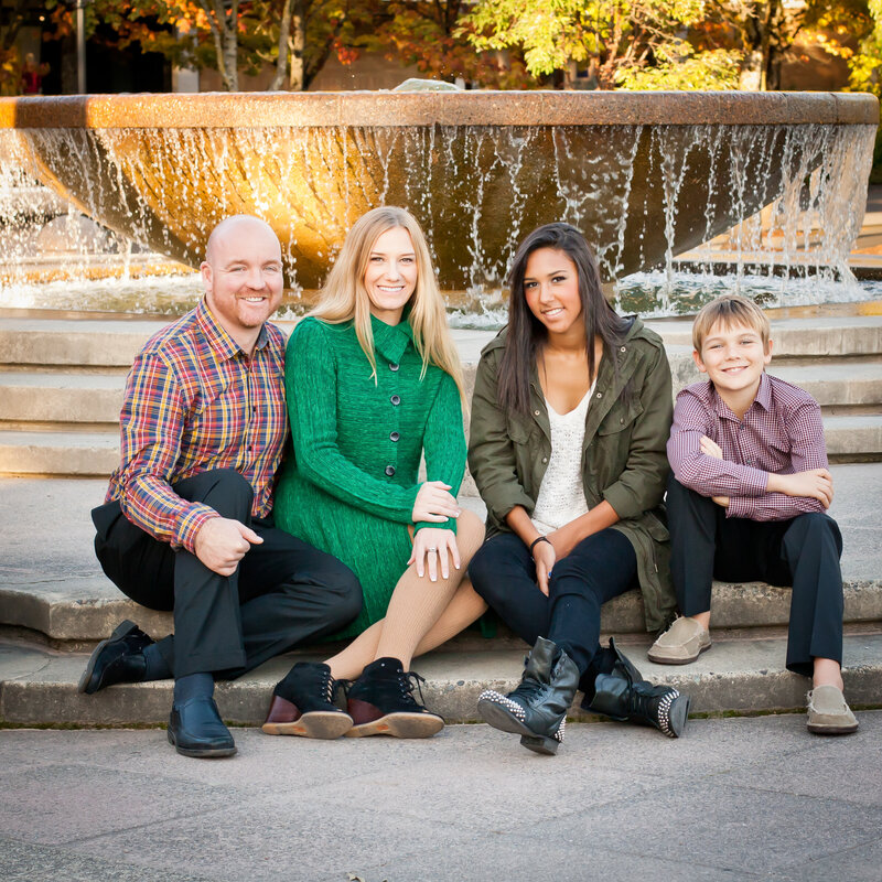 Beautiful downtown Seattle family photos with a fountain