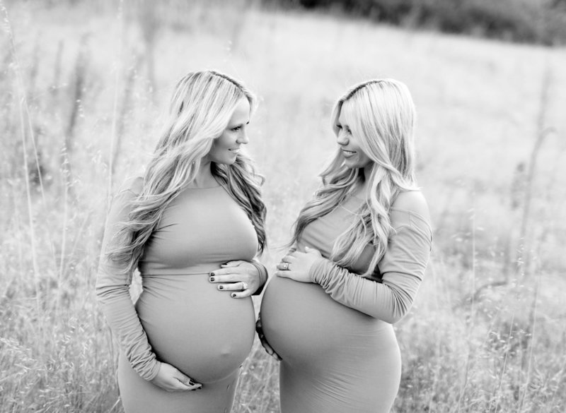 Sisters pregnant together have babies minutes apart twin cousins