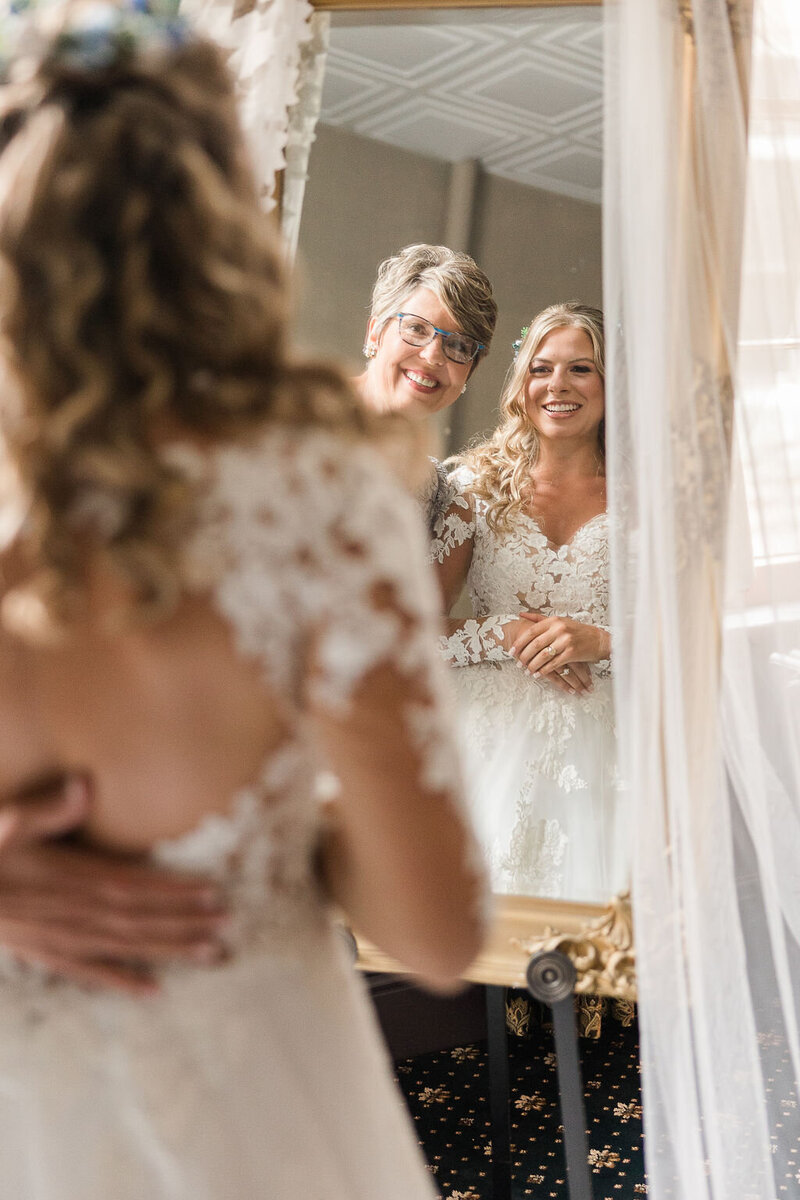 Photo of Bride and her Mom on a wedding day
