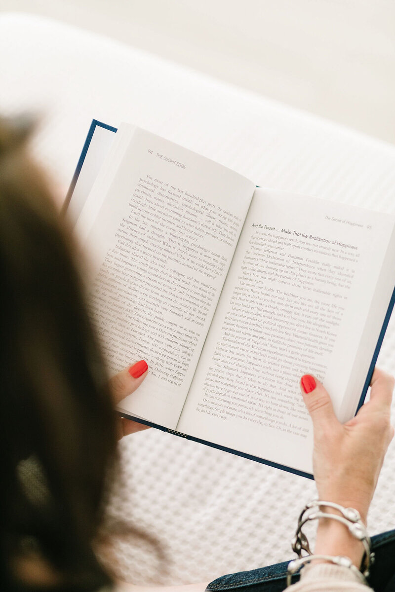 Elevae_book_rednailpolish