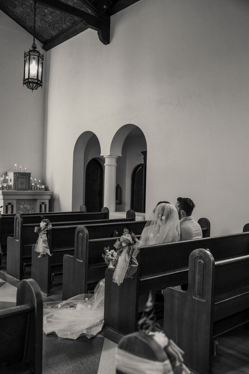 chapel-pews-black-white