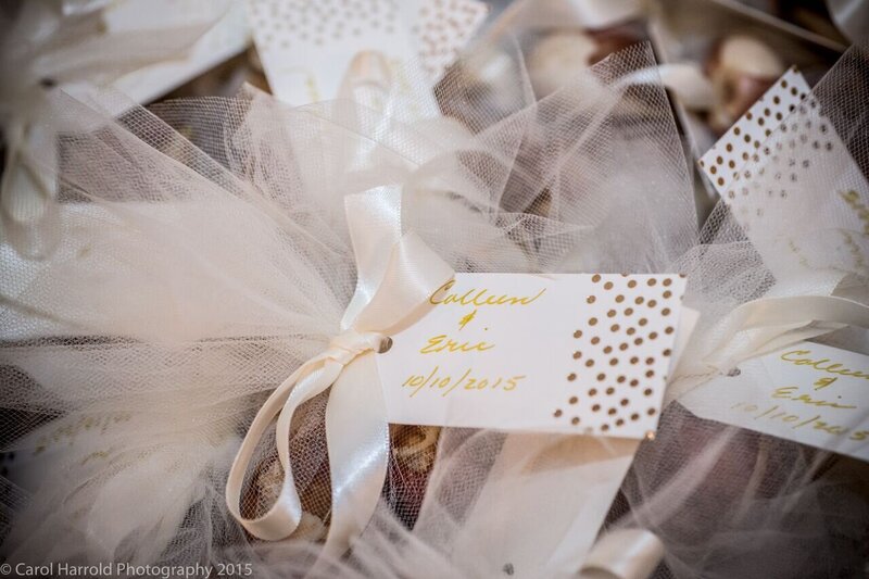 wedding favors in white and pink