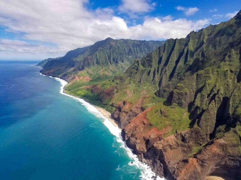 Dramatic green cliffs of the Nā Pali Coast rising above the turquoise Pacific Ocean on Kauai, Hawaii, United States ©Stephanie Dosch | theViatrix Luxury Travel
