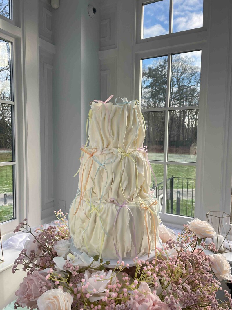 stunning luxury wedding cake design in cambridgeshire and suffolk