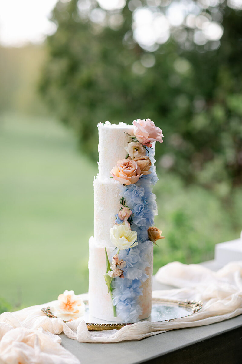 wedding-cake-sugar-flowers