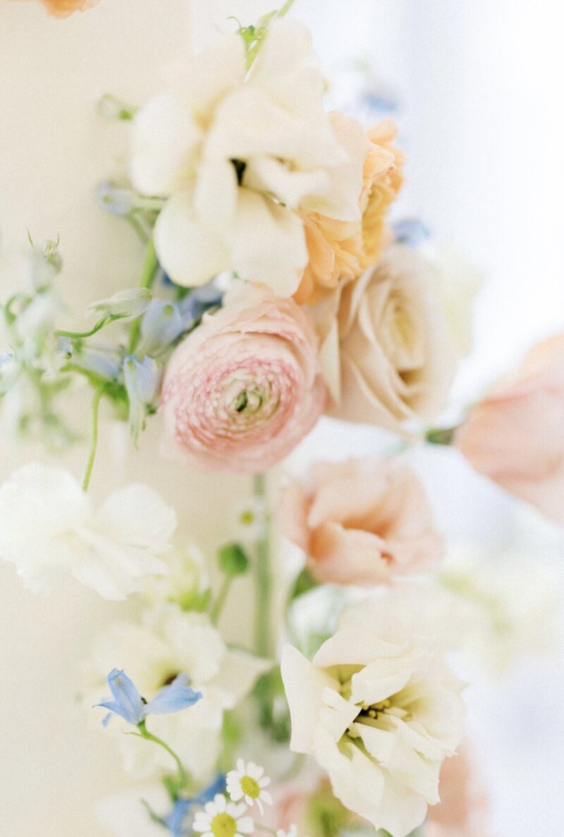 Indiana_Michigan_Wedding Planner_Hotel Carmichael_Carmel Indiana_Wedding Day Editorial_Wedding Decor_Flowers