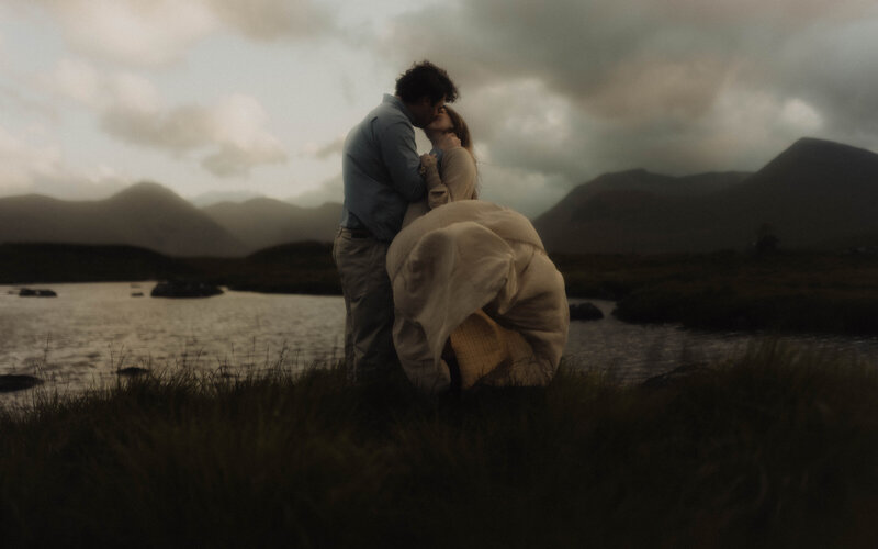 COUPLE IN GLENCOE AT WEE WHITE HOUSE