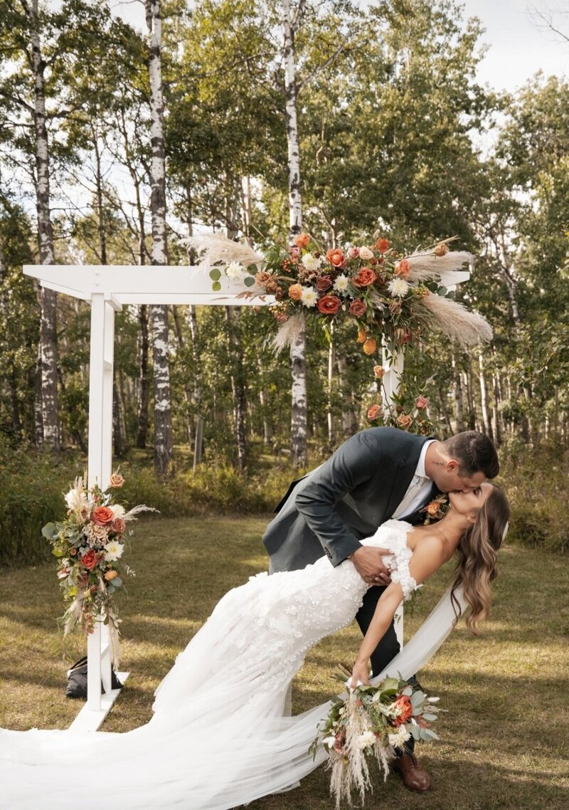 Pergola arch white 4- Rori Ranch Rentals