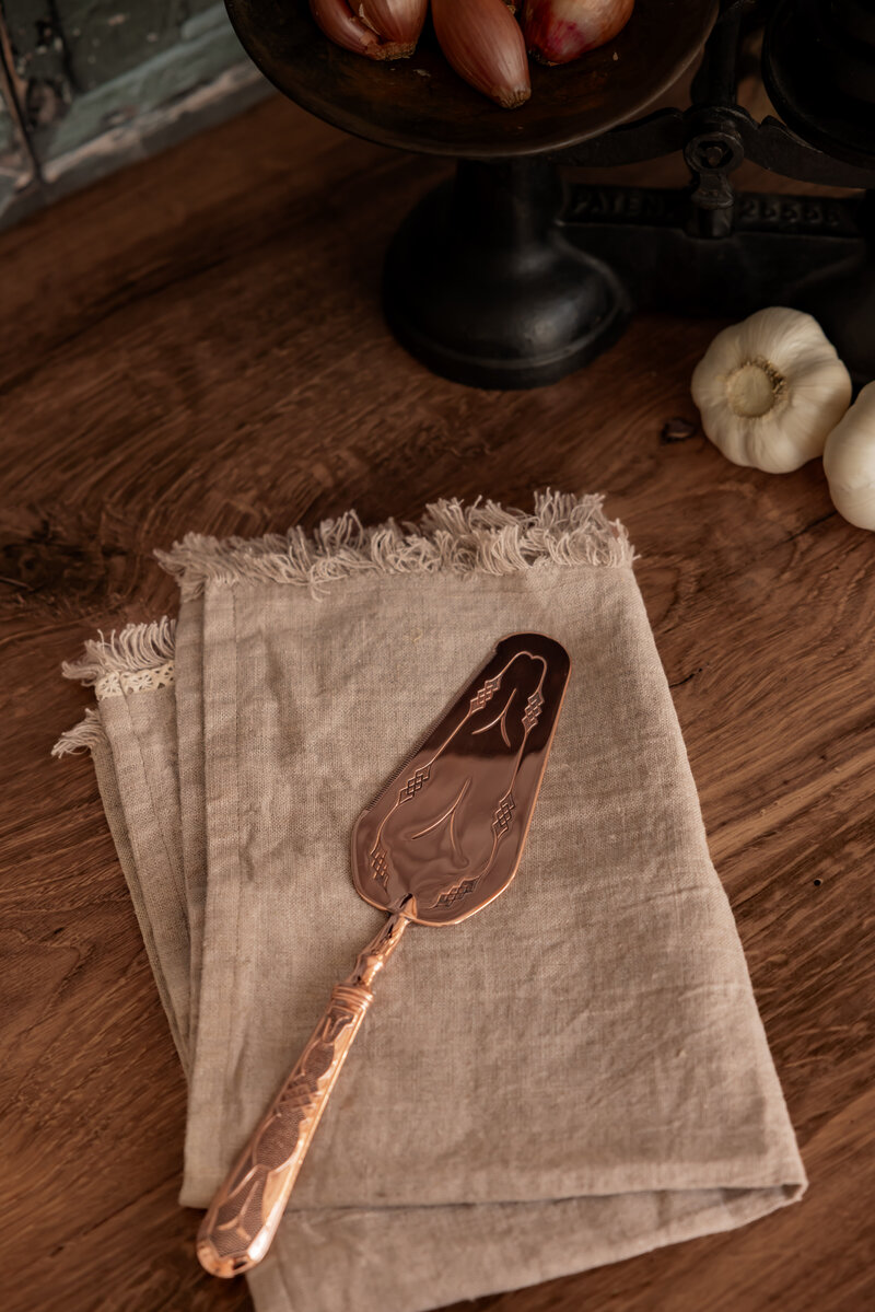 Coppermill Kitchen Antique Cake_Pie Server 4.1