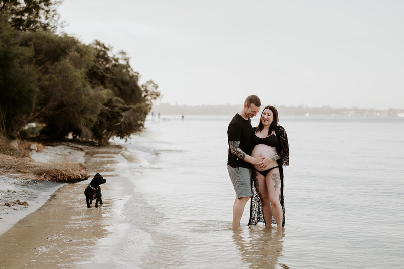 river maternity photoshoot with dog