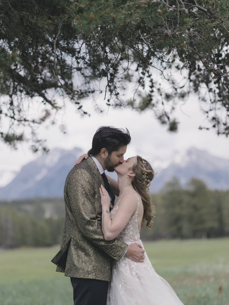 Timeless Tales Creatives - Fine Art Documentary Wedding Photographers in Banff - Banff Springs Golf Course Wedding (49)
