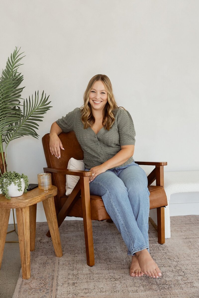 Orange County real estate agent Racquel Hedin smiling in professional brand photo