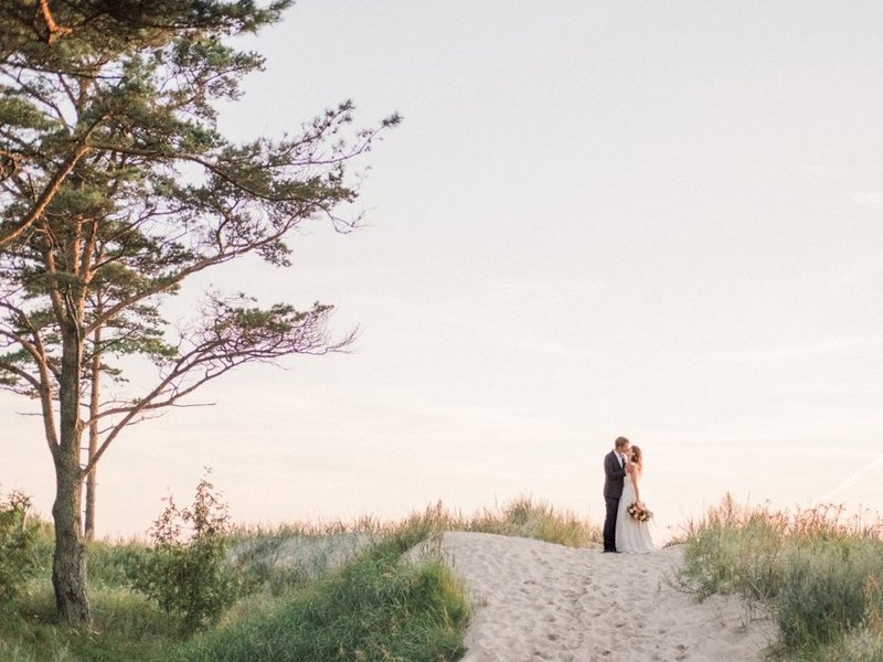 2BridesPhotography_Destination_Beach_Wedding_Latvia_42